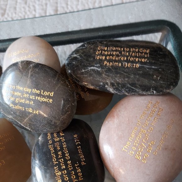 dish with inspirational stones - Picture 3 of 3